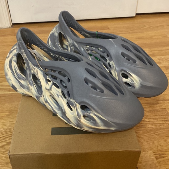 New in Box Stock X Adidas YZY Foam Runner Men’s size 10 - Picture 2 of 8